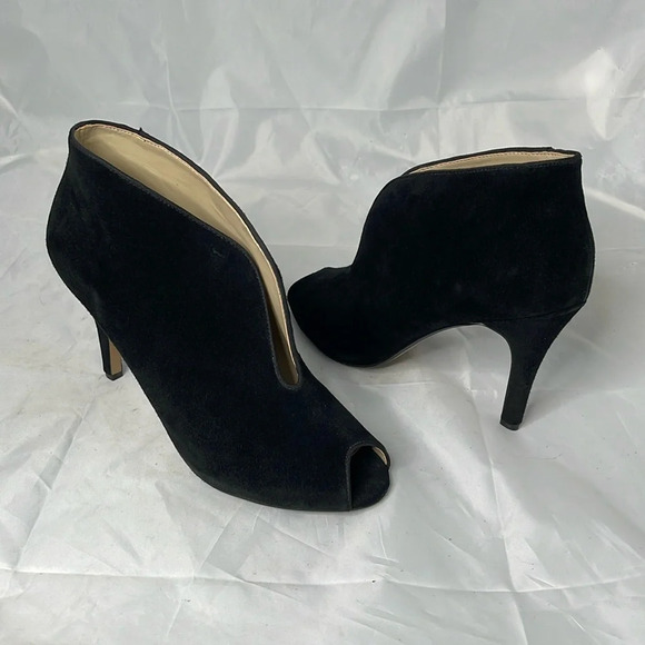 Adrienne Vittadini Peep Toe Split Vamp Heel Booties Black Fine Suede Leather 10 - Picture 11 of 11